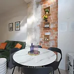 A Modern Apartment Situated Just A Few Steps From The Canal Saint Martin