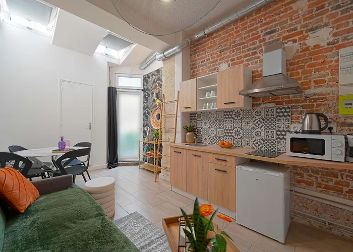 A Modern Apartment Situated Just A Few Steps From The Canal Saint Martin