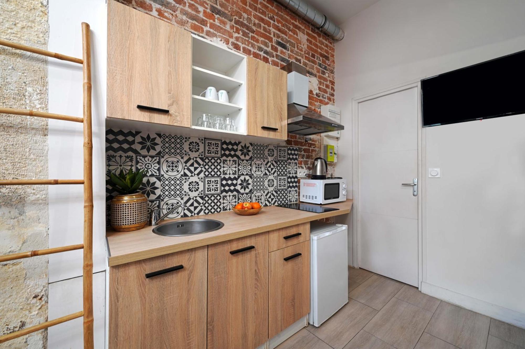 A Modern Situated Just A Few Steps From The Canal Saint Martin * Paris